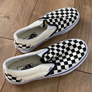 NWOT VANS SNEAKERS — 8